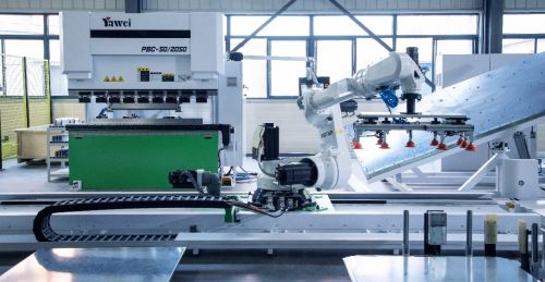 后疫情时代供应链危机下的突围之路 以‘慧科技样本’与‘萌圈科技’为例的细分领域策略探析